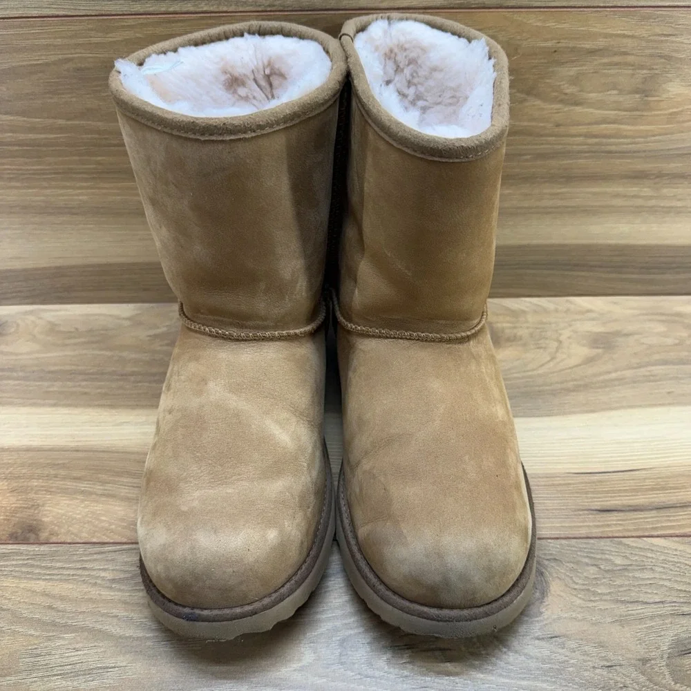 UGG Classic Short Boots Youth‎ 6 Girls Nubuck Chestnut Shearling Lined